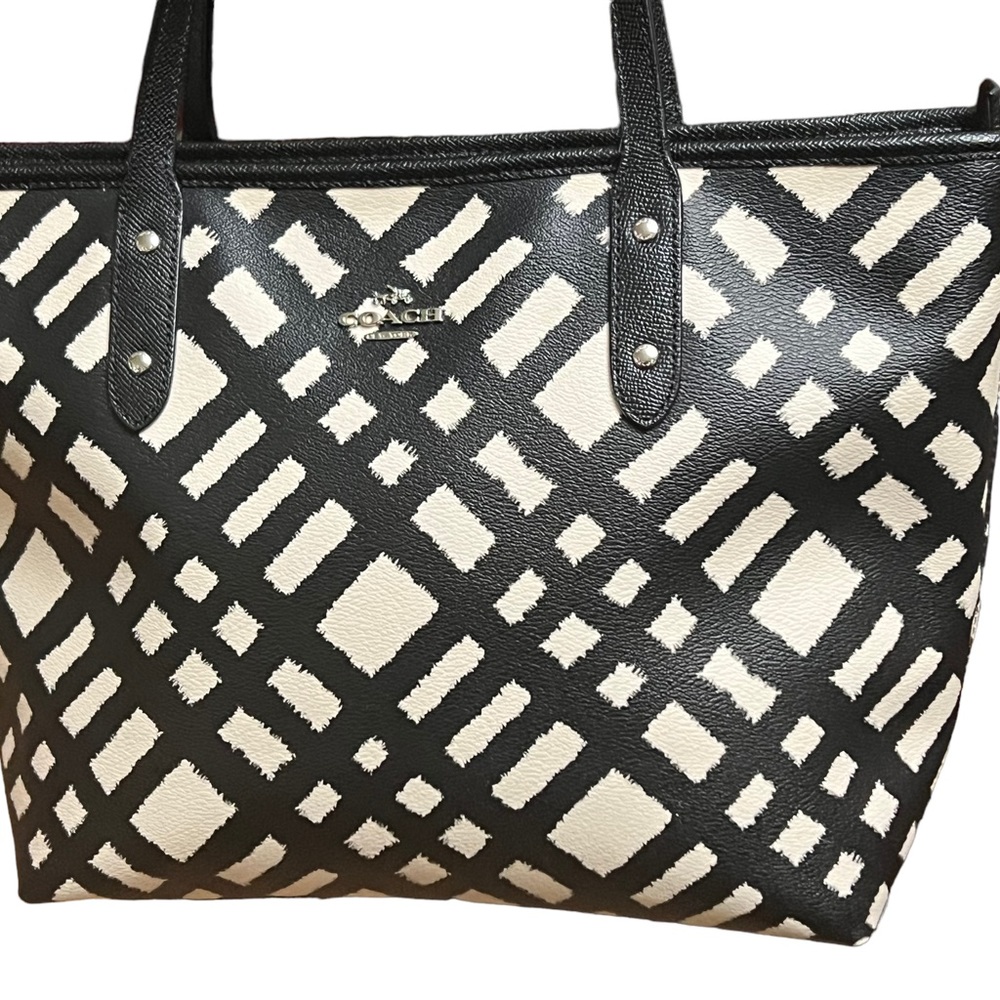 COPY: Black & Ivory Lattice Pattern Tote 12.5" X  8"…